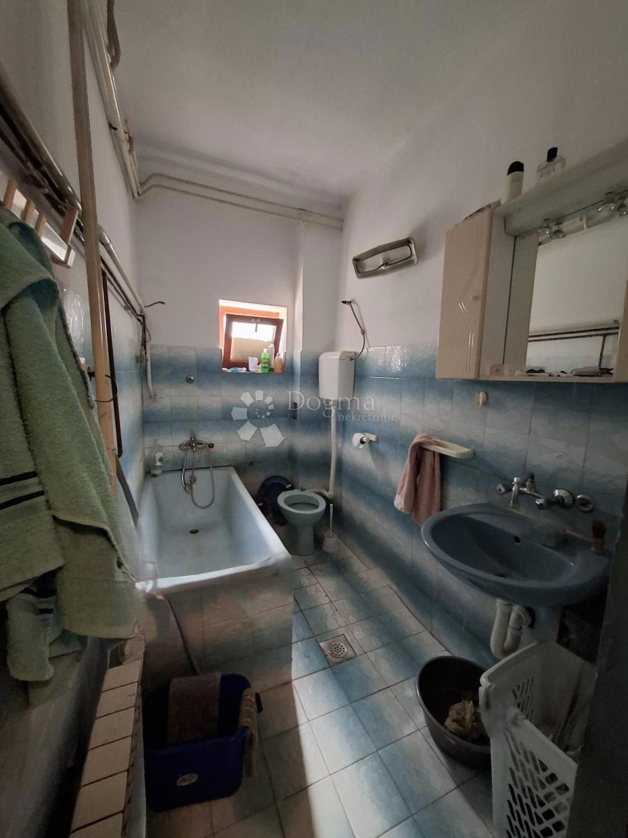 Hiša Na predaj - OSJEČKO-BARANJSKA BIZOVAC