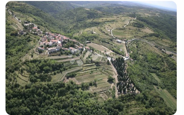 Działka na sprzedaż 2650 m² – Oprtalj