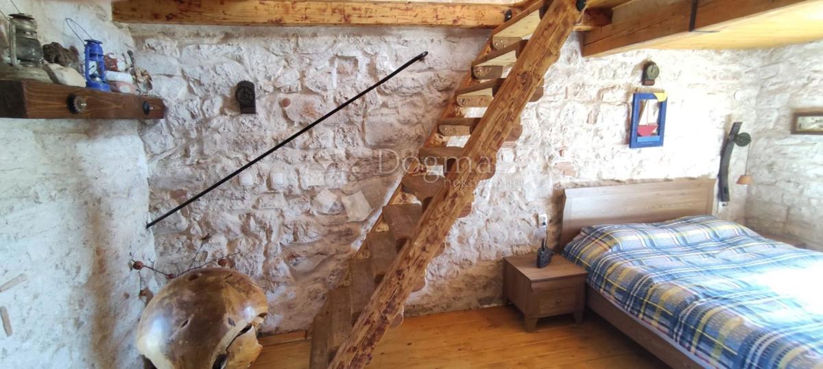 House For sale - SPLITSKO-DALMATINSKA JELSA