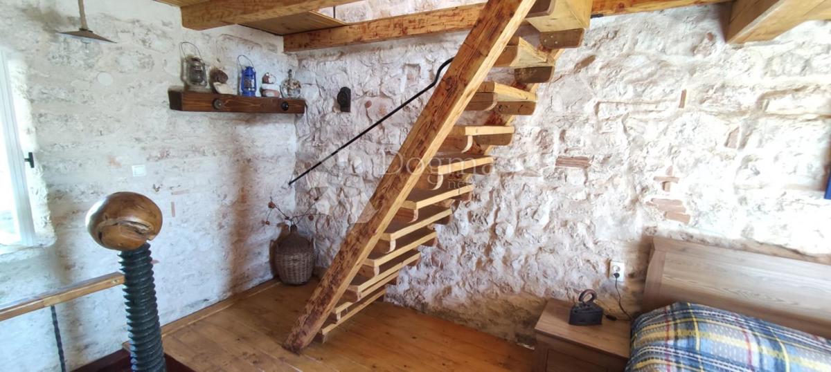 House For sale - SPLITSKO-DALMATINSKA JELSA