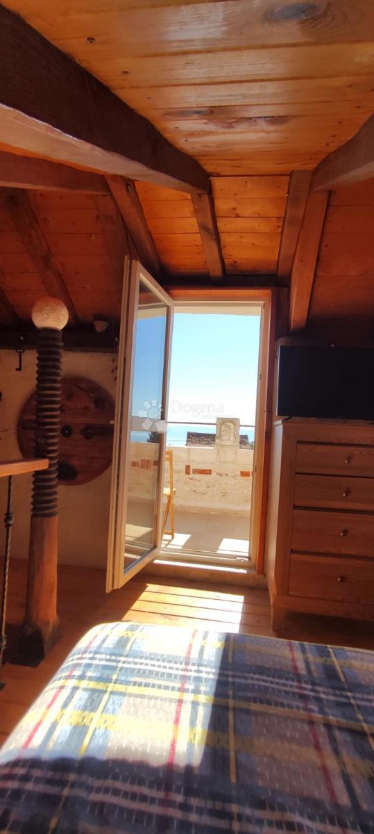 House For sale - SPLITSKO-DALMATINSKA JELSA