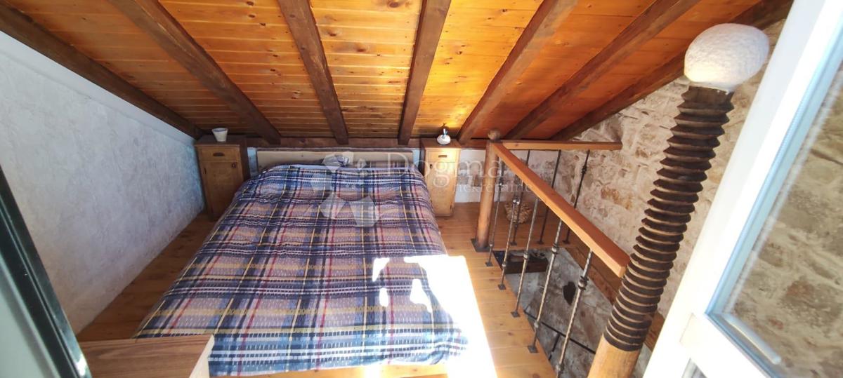 House For sale - SPLITSKO-DALMATINSKA JELSA