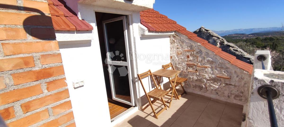 House For sale - SPLITSKO-DALMATINSKA JELSA