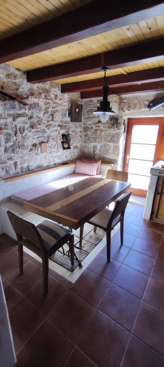 House For sale - SPLITSKO-DALMATINSKA JELSA