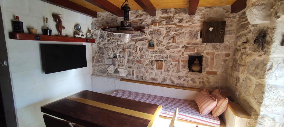 House For sale - SPLITSKO-DALMATINSKA JELSA
