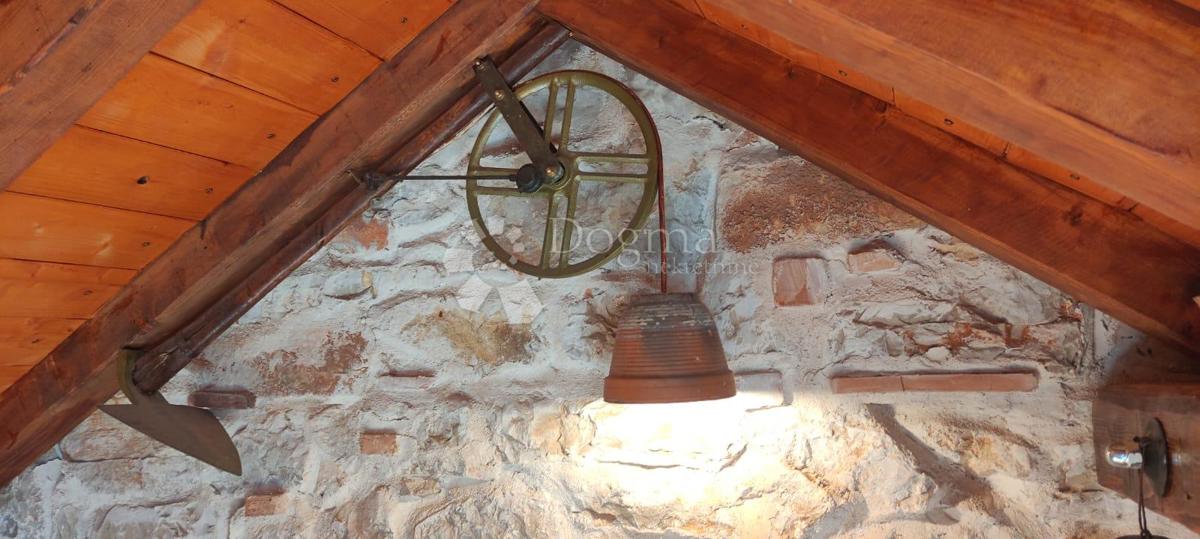 House For sale - SPLITSKO-DALMATINSKA JELSA
