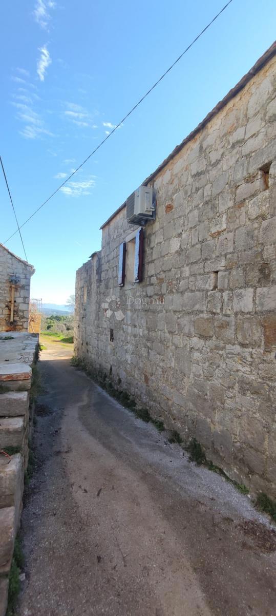House For sale - SPLITSKO-DALMATINSKA JELSA