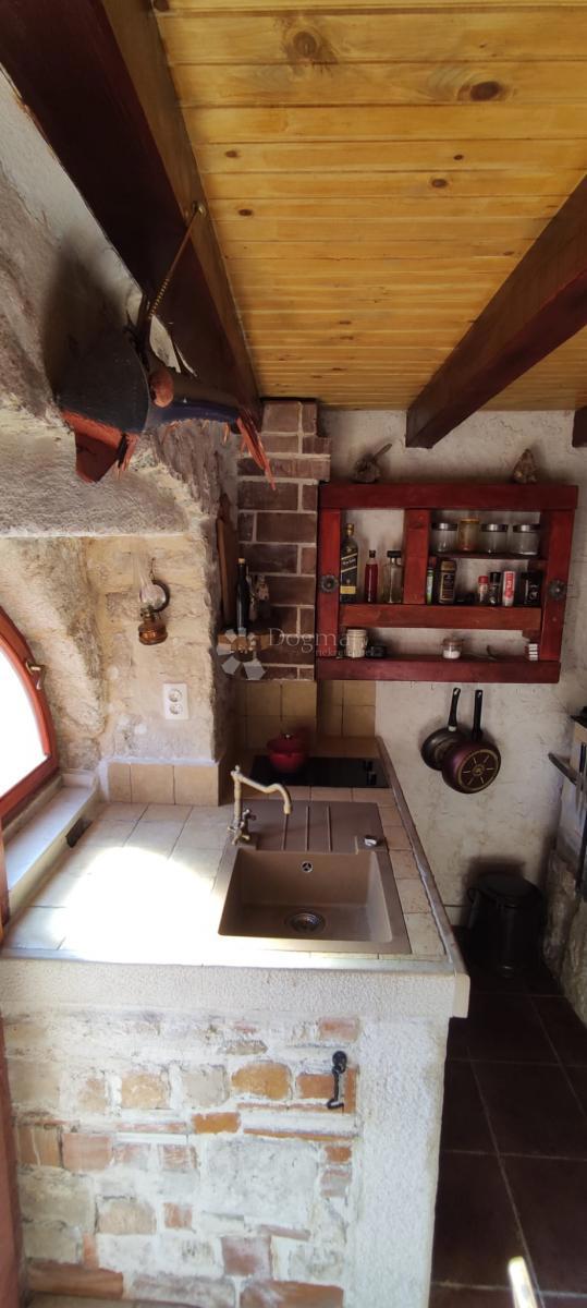House For sale - SPLITSKO-DALMATINSKA JELSA