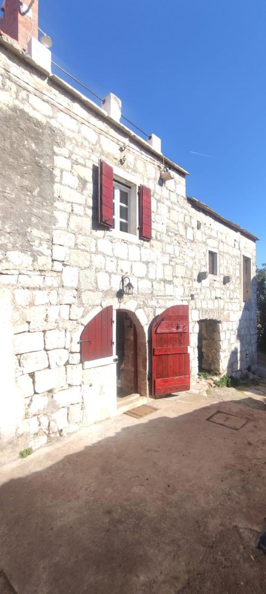 House For sale - SPLITSKO-DALMATINSKA JELSA