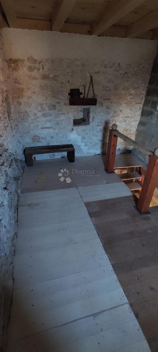 House For sale - SPLITSKO-DALMATINSKA JELSA