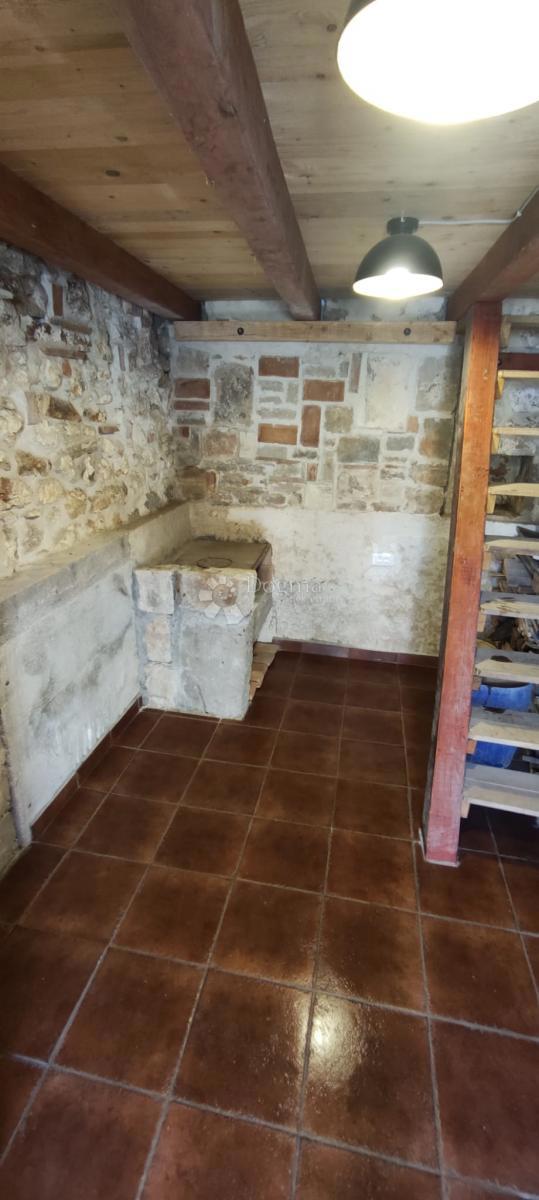 House For sale - SPLITSKO-DALMATINSKA JELSA