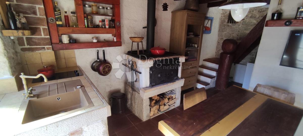 House For sale - SPLITSKO-DALMATINSKA JELSA