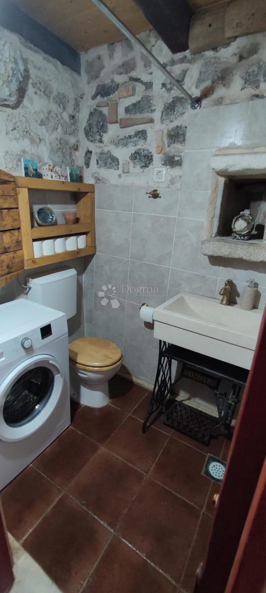 House For sale - SPLITSKO-DALMATINSKA JELSA