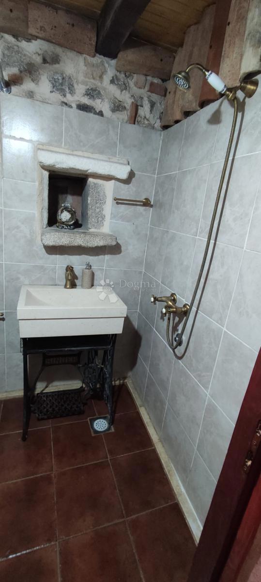 House For sale - SPLITSKO-DALMATINSKA JELSA