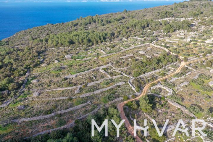 Land for sale 10560 m² – Gdinj