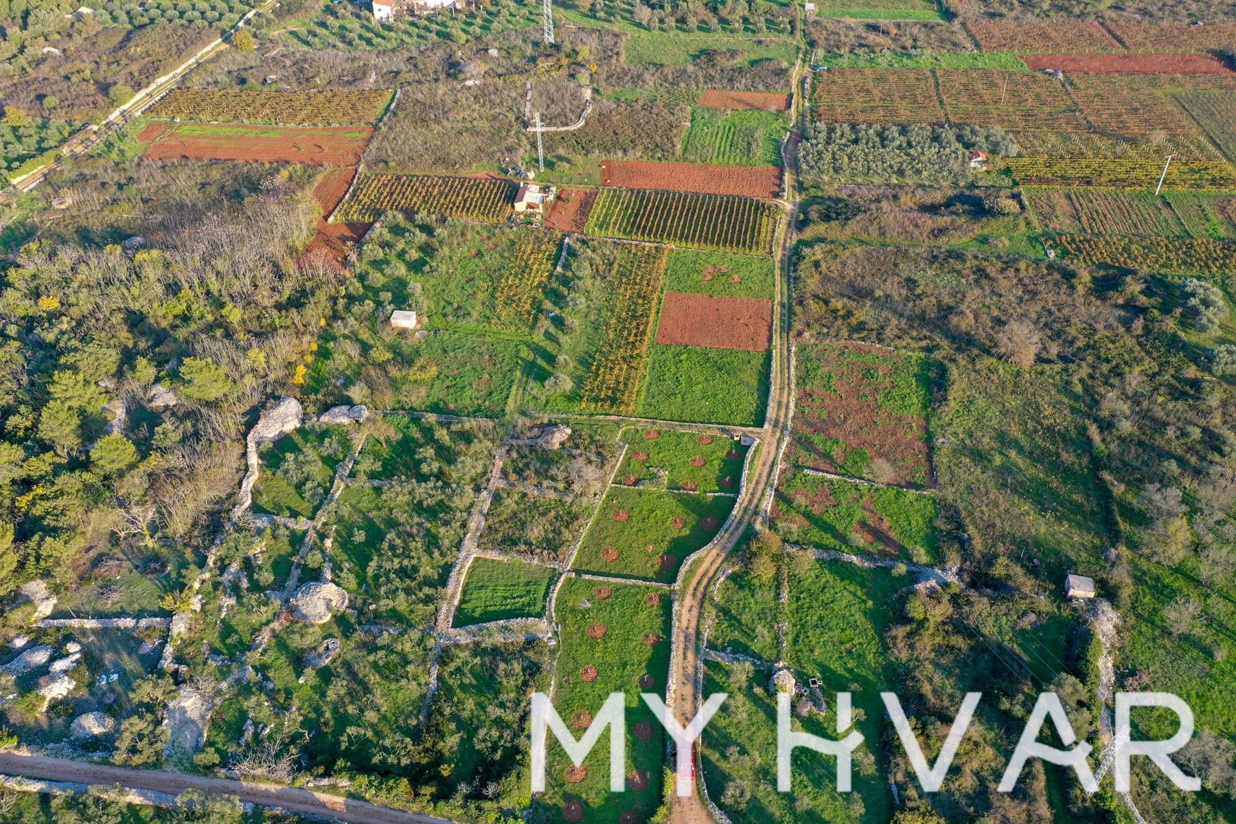 Land For sale - SPLITSKO-DALMATINSKA STARI GRAD