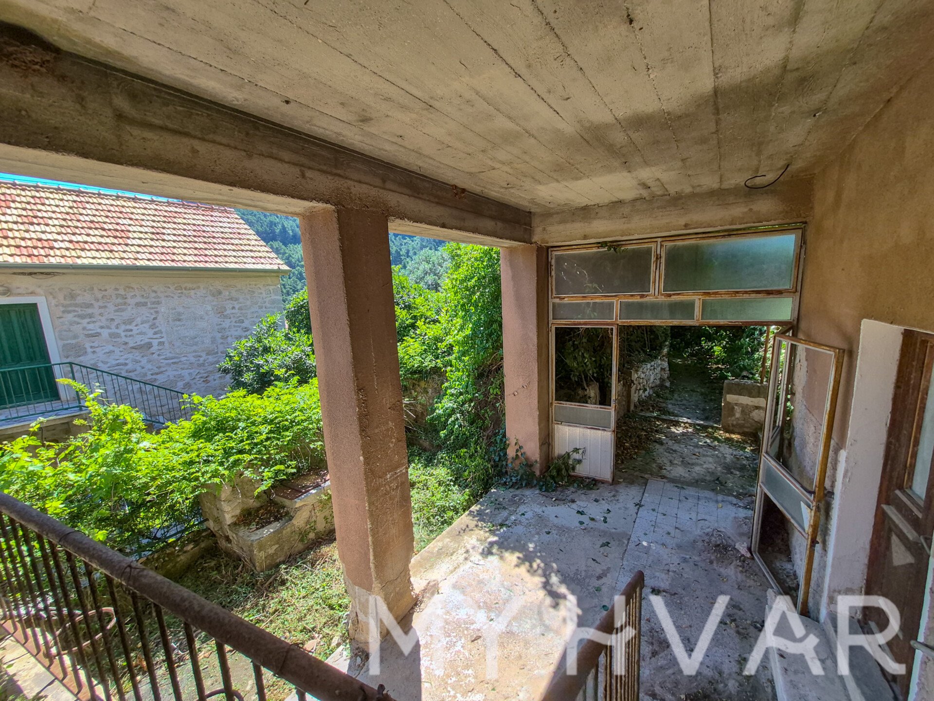 Dom Na predaj - SPLITSKO-DALMATINSKA Jelsa