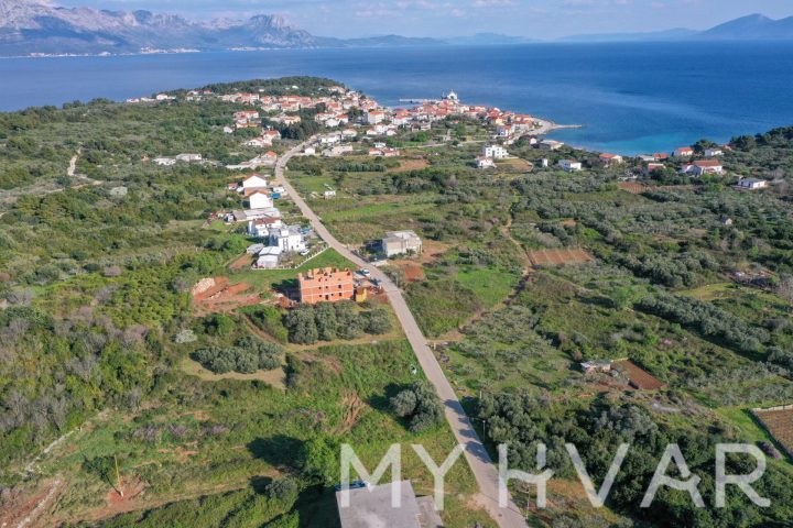 Land for sale 2400 m² – Sućuraj