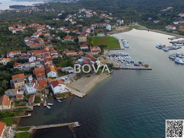 Land For sale Sutomišćica