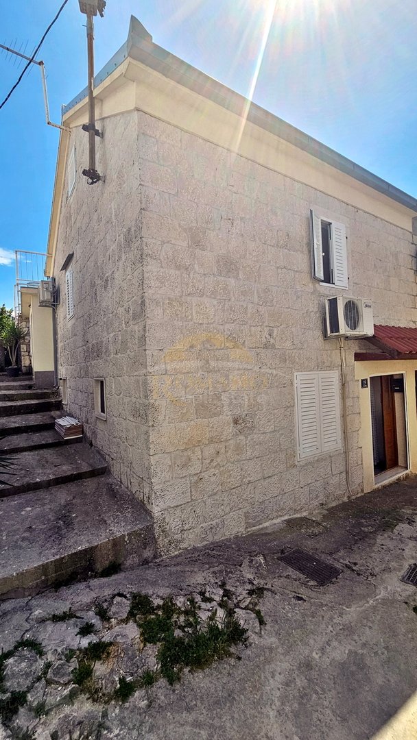 Hiša Naprodaj - Splitsko-dalmatinska Okrug Donji