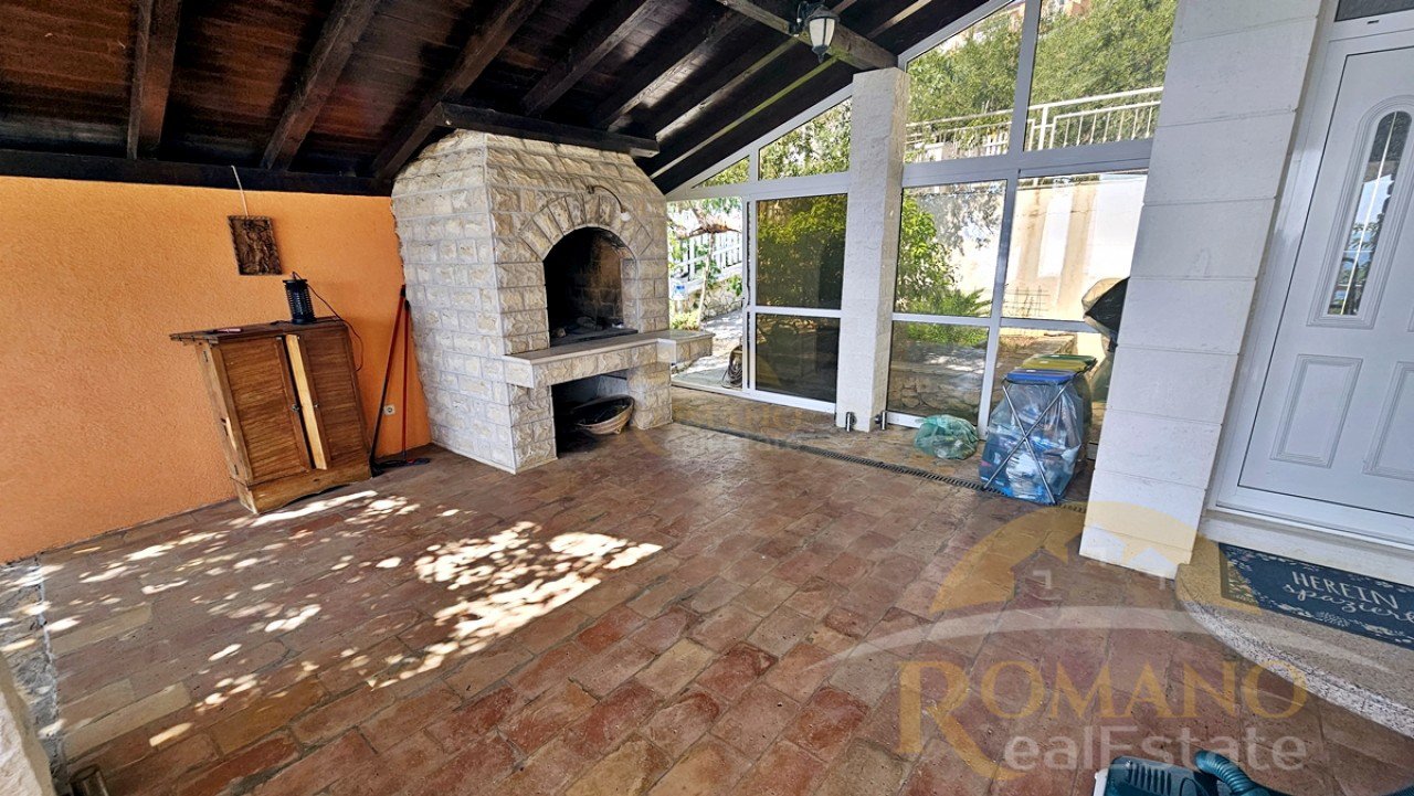 Dom Na predaj - Splitsko-dalmatinska Okrug Gornji