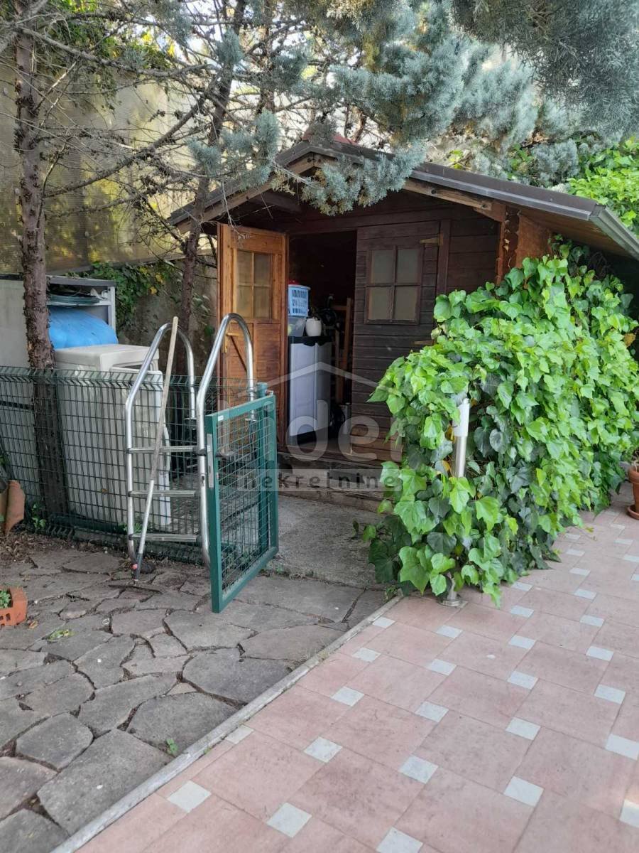 House For sale - Primorsko-goranska Škurinje