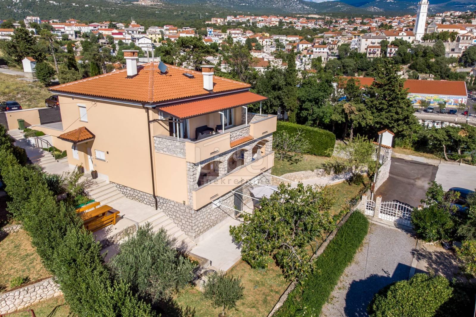 Dom Na sprzedaż - Primorsko-goranska Novi Vinodolski