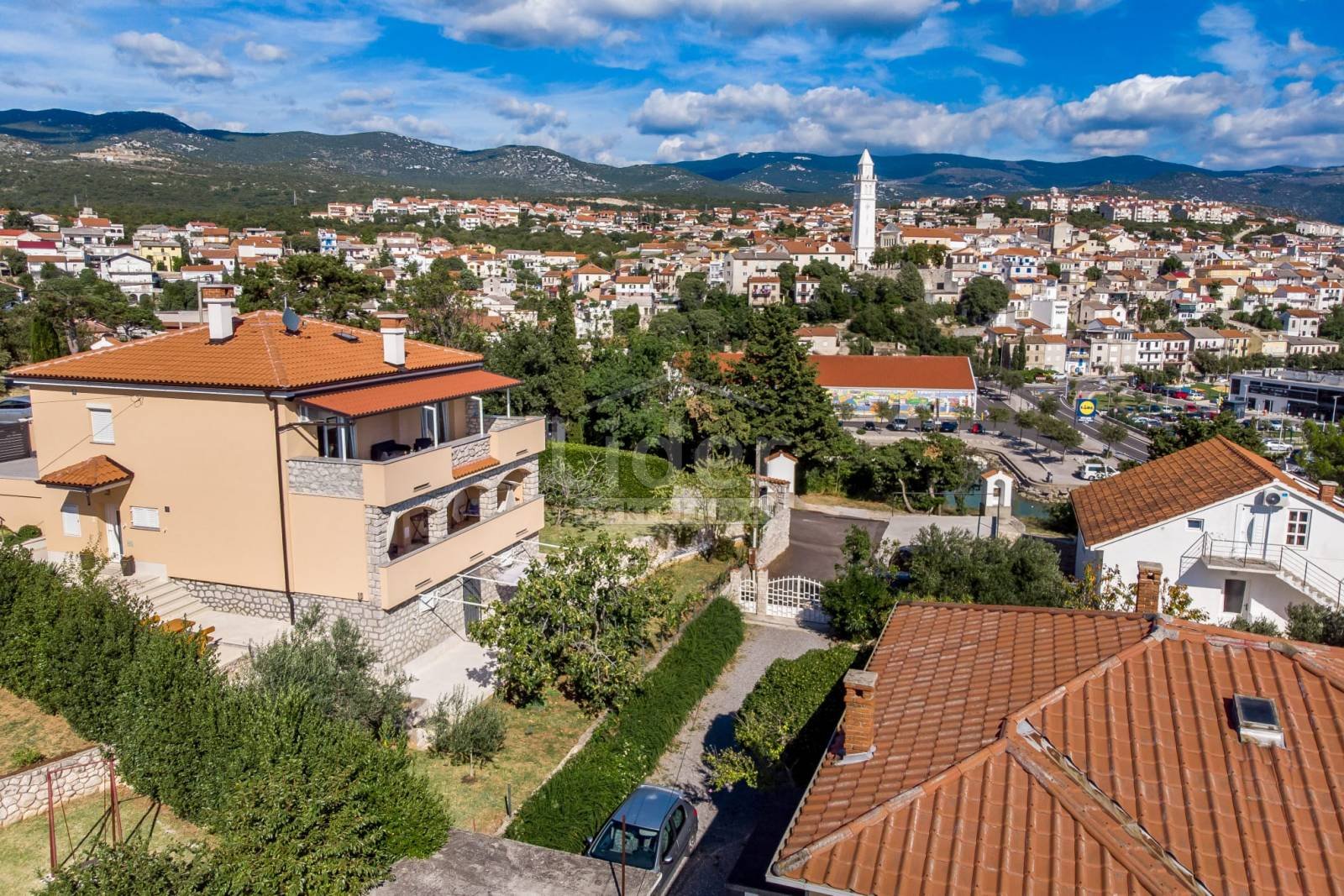 Dom Na sprzedaż - Primorsko-goranska Novi Vinodolski