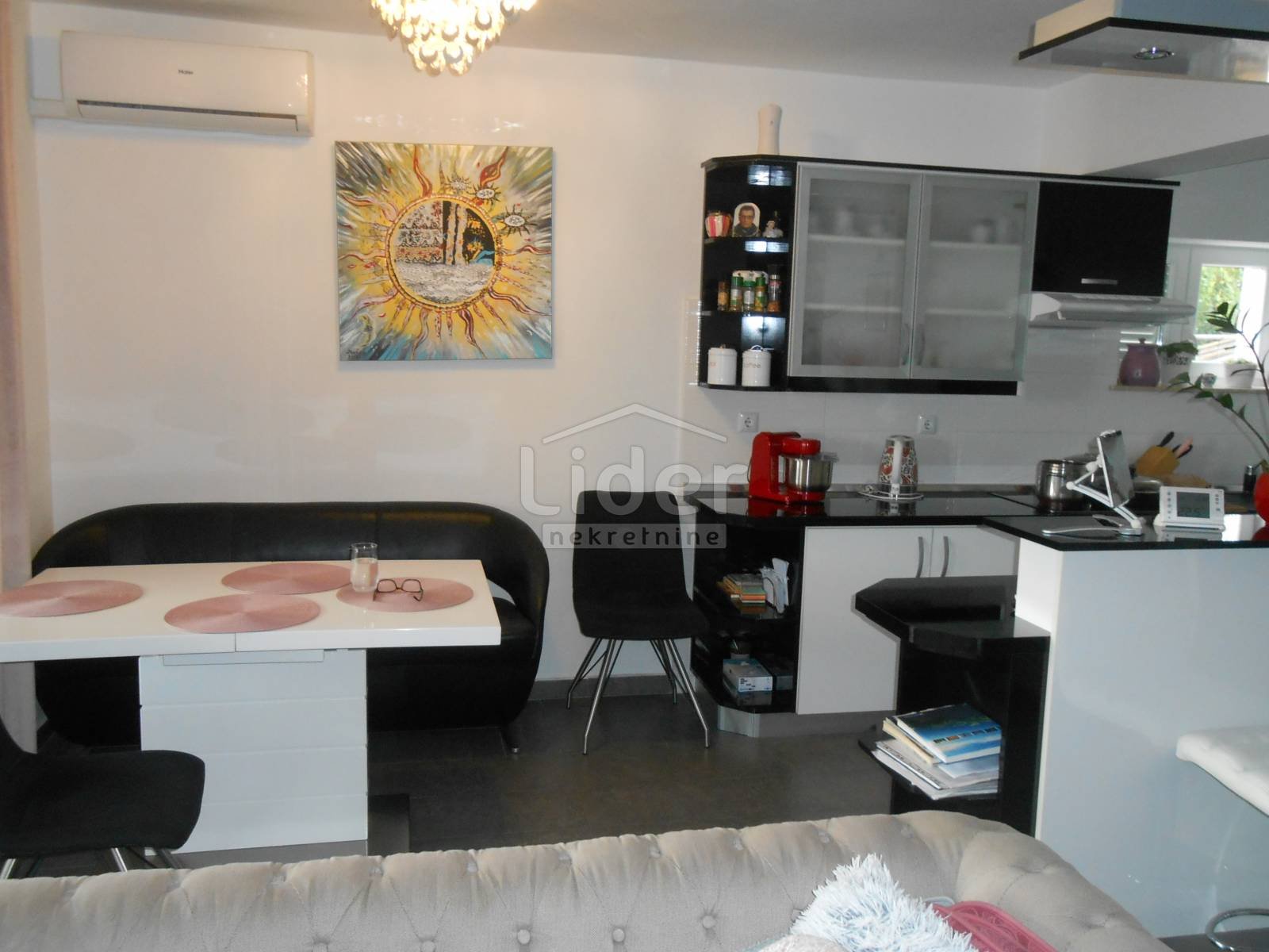 Dom Na sprzedaż - Primorsko-goranska Novi Vinodolski