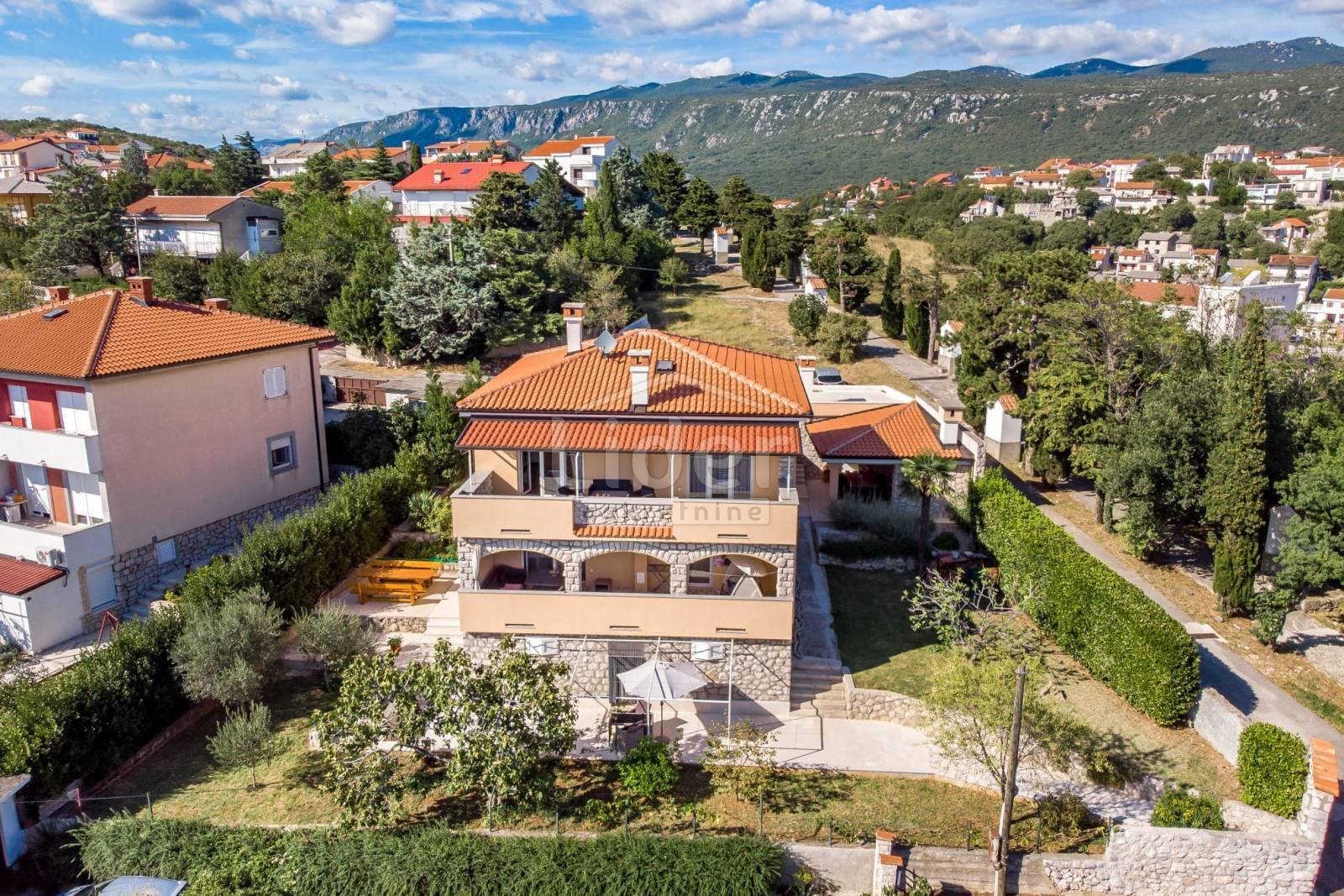 Dom Na sprzedaż - Primorsko-goranska Novi Vinodolski