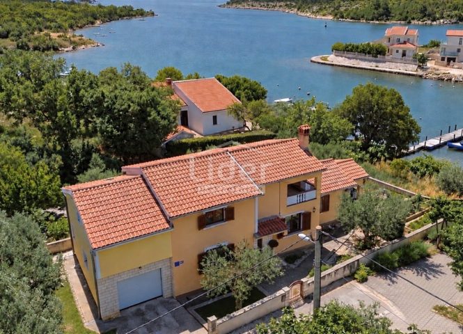 Dům na prodej 230 m² – Obrovac