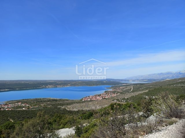 Pozemok na predaj 7428 m² – Obrovac