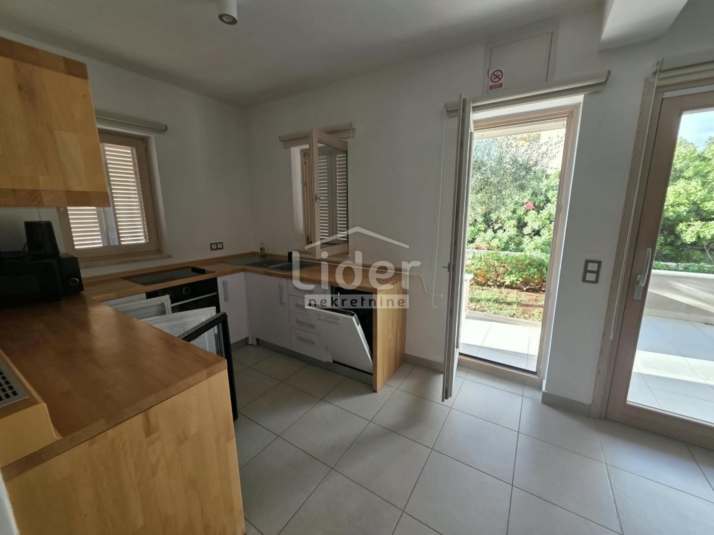 Apartma Naprodaj - Ličko-senjska Novalja