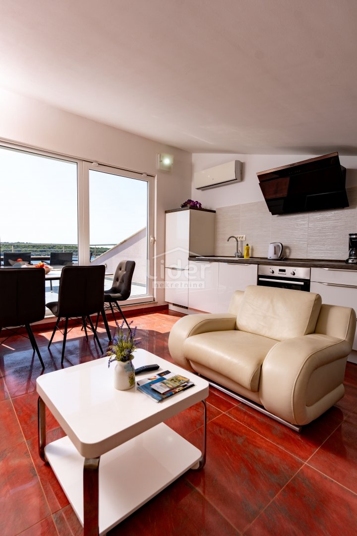Appartement À vendre - Primorsko-goranska Barbat na Rabu