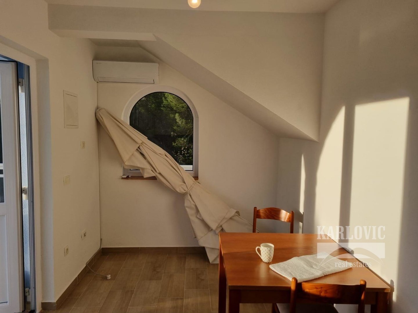 Casa In vendita - Splitsko-dalmatinska Bast