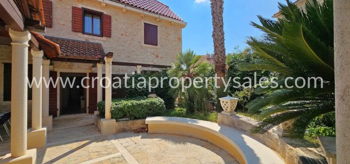 Maison à vendre 300 m² – Brac