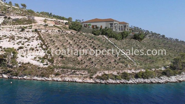 Dom na predaj 400 m² – Brac