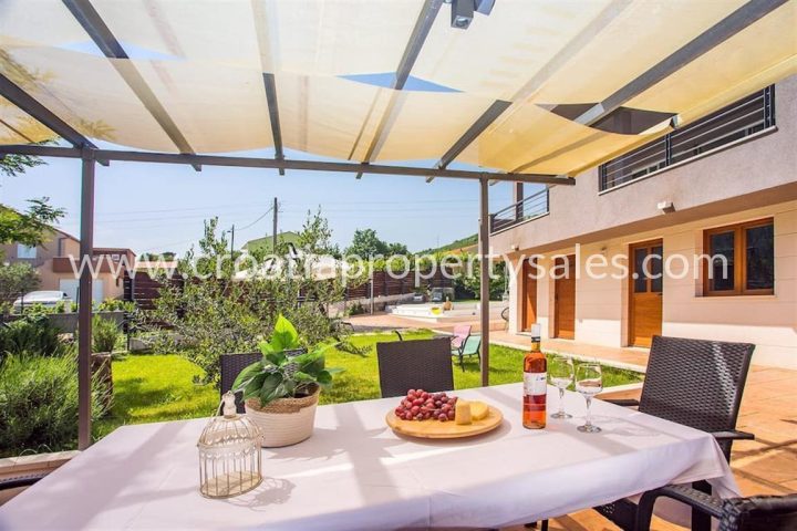 Dům na prodej 250 m² – Omis