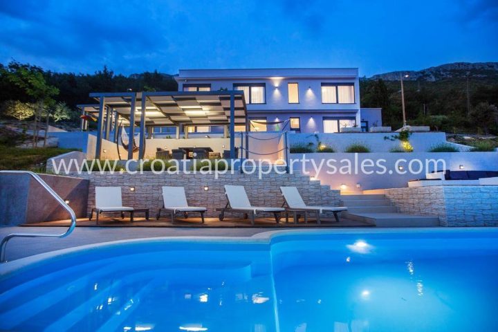 House for sale 240 m² – Kastela