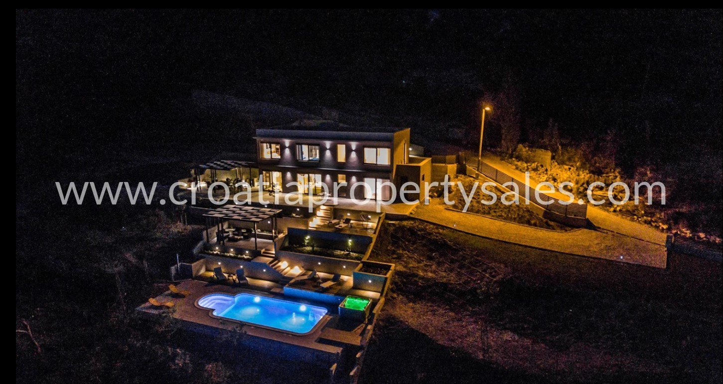 Casa In vendita -  Kastela