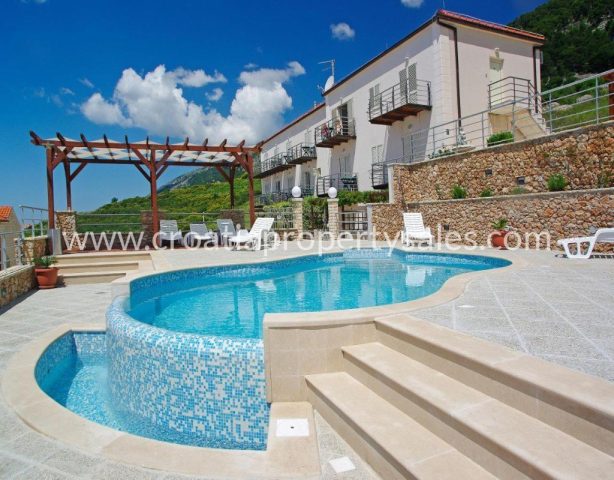 Dom na predaj 850 m² – Brac