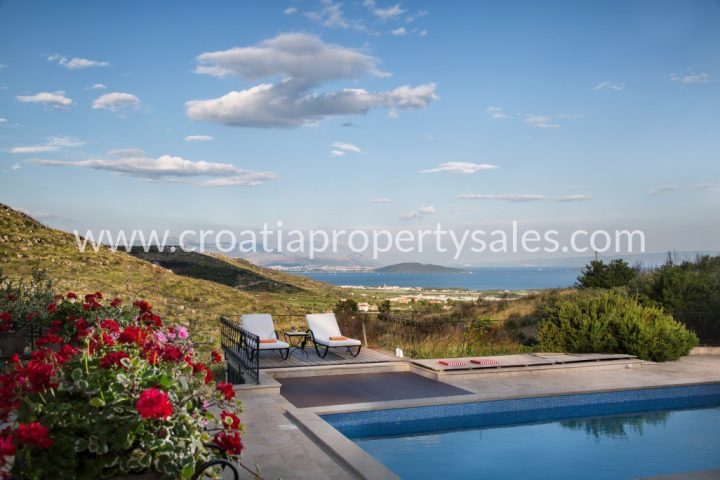 House for sale 690 m² – Kastela