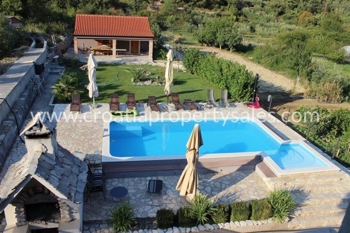 Dům na prodej 400 m² – Omis