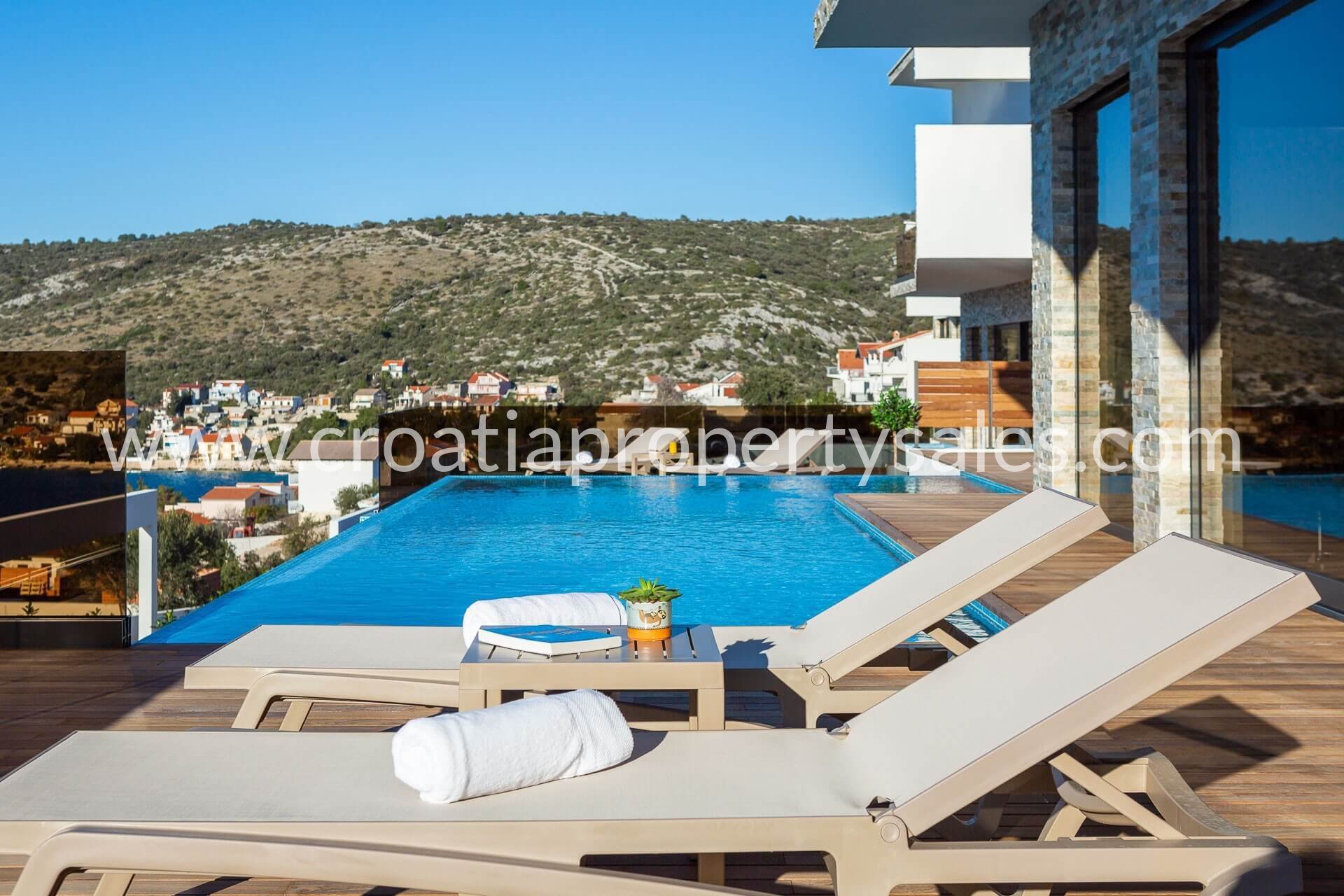 Kuća Na prodaju -  Rogoznica