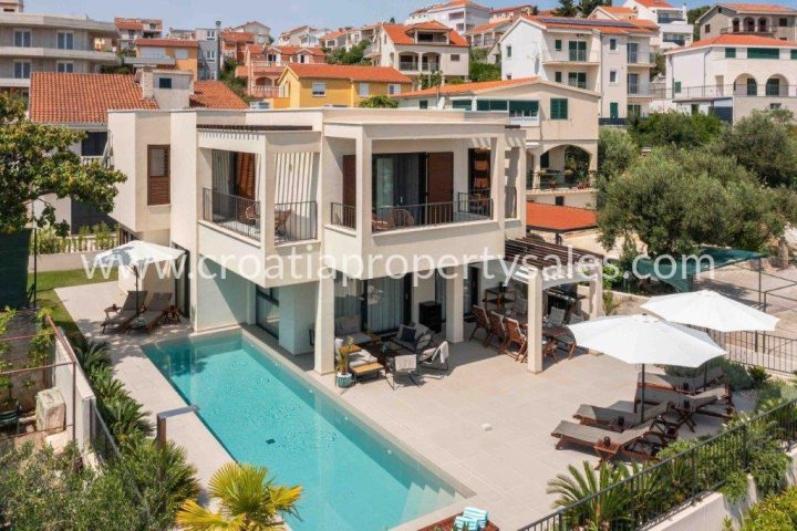 Kuća na prodaju 280 m² – Trogir/Ciovo