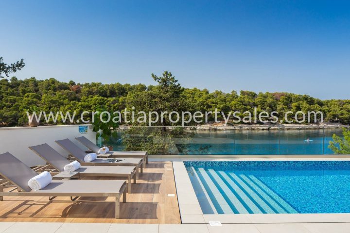 House for sale 280 m² – Brac