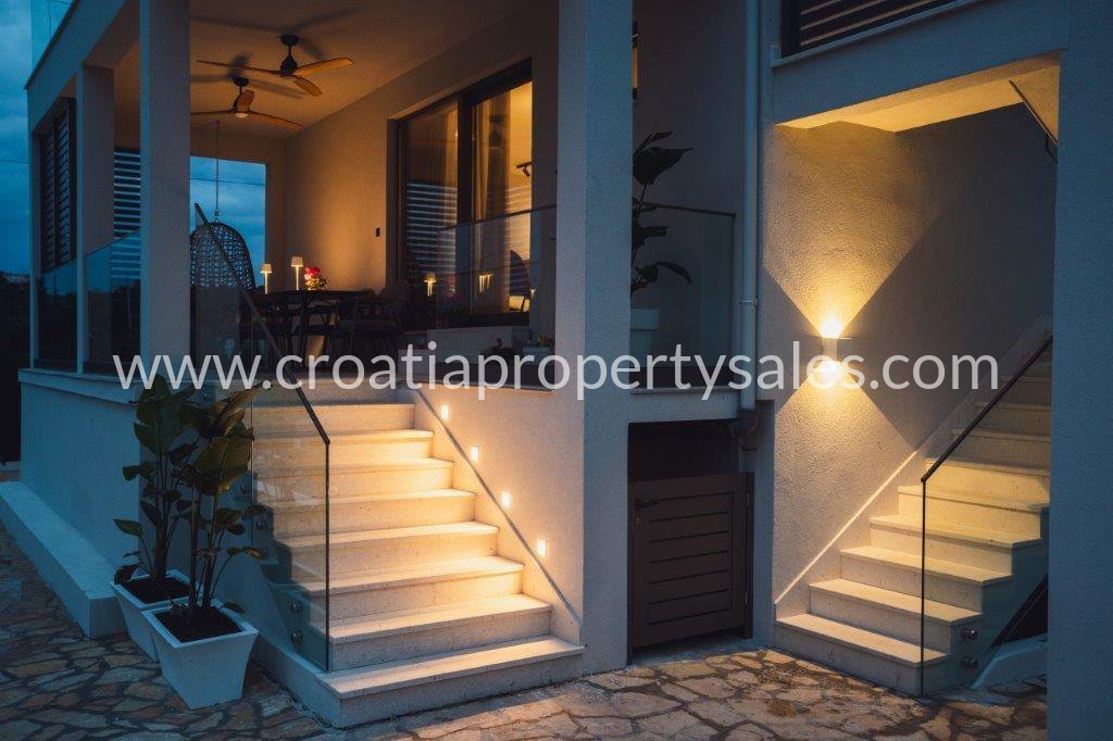 Casa In vendita - Rogoznica - foto 3/11