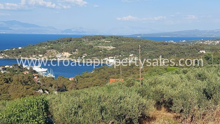 Zemljište na prodaju 2085 m² – Solta