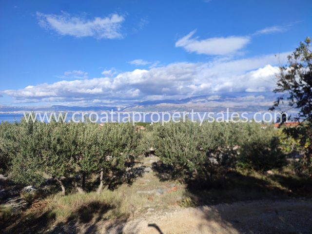 Zemljište na prodaju 930 m² – Brac