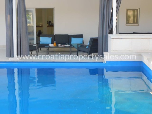 Dom na predaj 370 m² – Brac